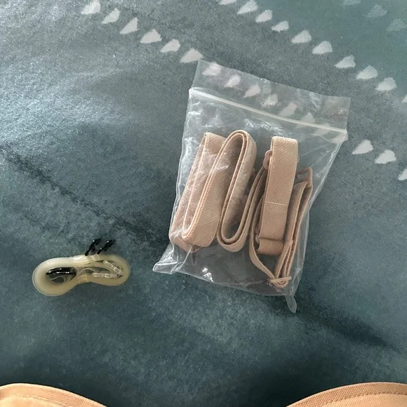 Strap Less Bra - Picture 2 of 4